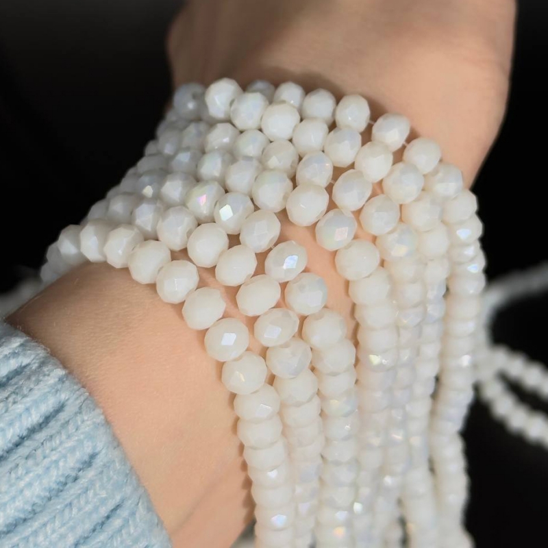 Бусины стеклянные размер 4,8*6мм цвет белый с отливом